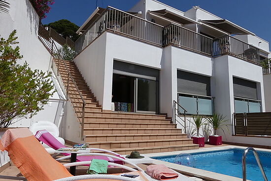 Roses, en location, maison avec piscine privée, vue mer et proche plage