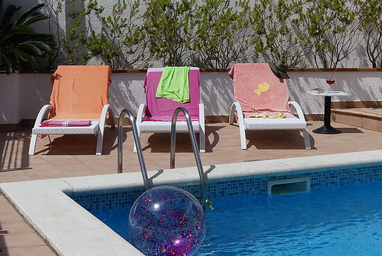 Roses, en location, maison avec piscine privée, vue mer et proche plage