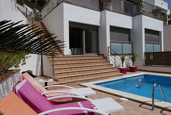 Roses, en location, maison avec piscine privée, vue mer et proche plage