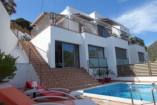 Roses, en location, maison avec piscine privée, vue mer et proche plage