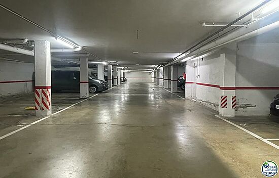 UNDERGROUND PARKING PLACE CENTRO ROSES NEAR THE BUS STATION IN A NEW BUILDING, SUPERVISED AND VERY C