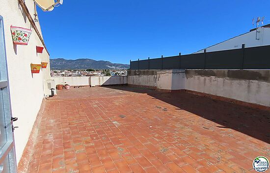 Nice big apartment close to the beach for sale and overlooking the channel