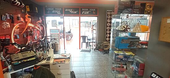 Bicycle rental and sales shop in a privileged location in Empuriabrava.