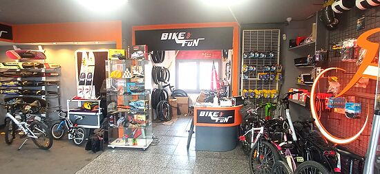Bicycle rental and sales shop in a privileged location in Empuriabrava.