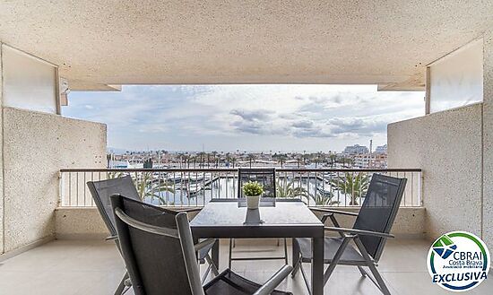 PORT GREC Renovated 2-bedroom apartment with large terrace and sea and canal views