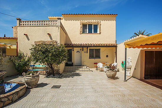 WONDERFUL HOUSE WITH 4 BEDROOMS, SWIMMING POOL AND 12.5M MOORING