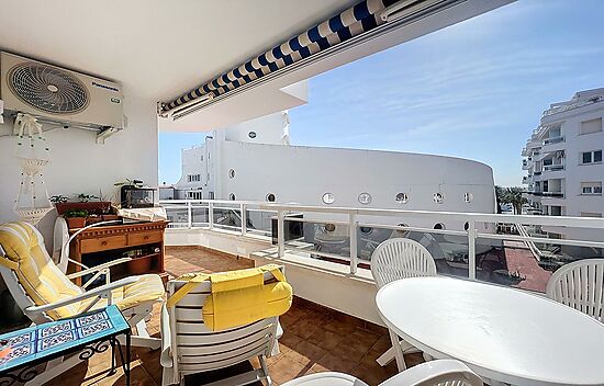 Magnificent 59 m2 apartment with a 10 m2 terrace with views of the canal and the sea