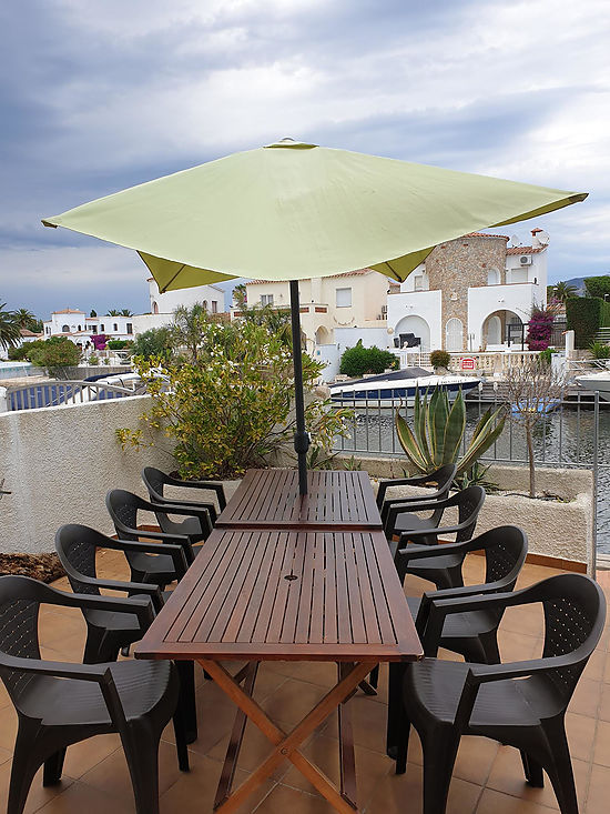 Maison type pêcheurs 4 chambres avec vue sur le port de plaisance et wifi à louer à empuriabrava