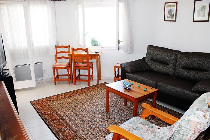 Empuriabrava, for rent, apartment in Club Nautic's area  with view on the canal  ref 49