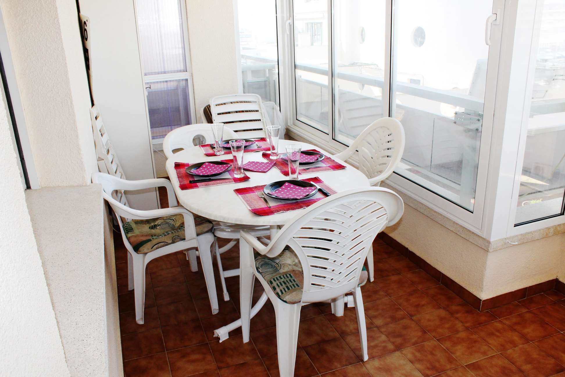 Empuriabrava en venta, apartamento con vistas mar y canal