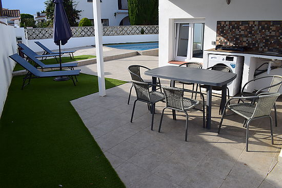 Beautiful modern house with private swimming pool and close to the beach for rent in Empuriabrava